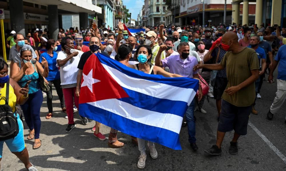 Κούβα: Εξέγερση κατά του καθεστώτος - Αμερικανικές σκέψεις για ναυτικό αποκλεισμό του νησιού